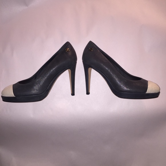 NWOB auth CHANEL size 35.5 Black flocked CALFSKIN cap toed PUMPS - Picture 8 of 8